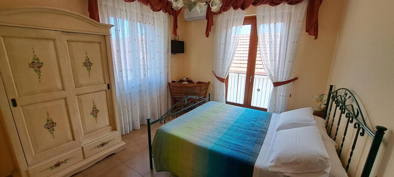 B&B Springs Of Gods Pianillo Ngoại thất bức ảnh